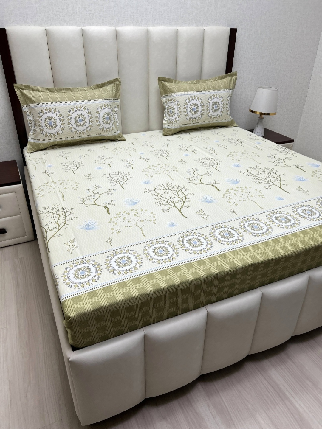 

Pure Decor Lifestyle White Printed Pure Cotton 260 TC King Bedsheet Set 2.74 m x 2.74 m, Green