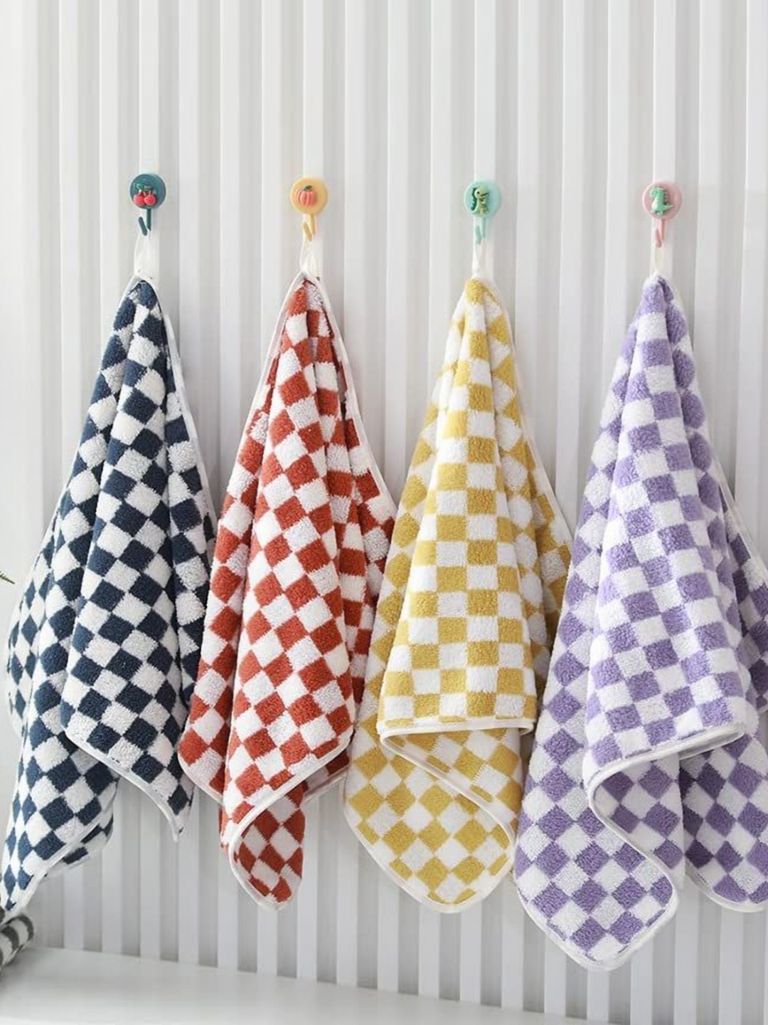 

HomeCloud Black & White 2 Piece Checked Cotton 400 GSM Towel With Hanging Loop