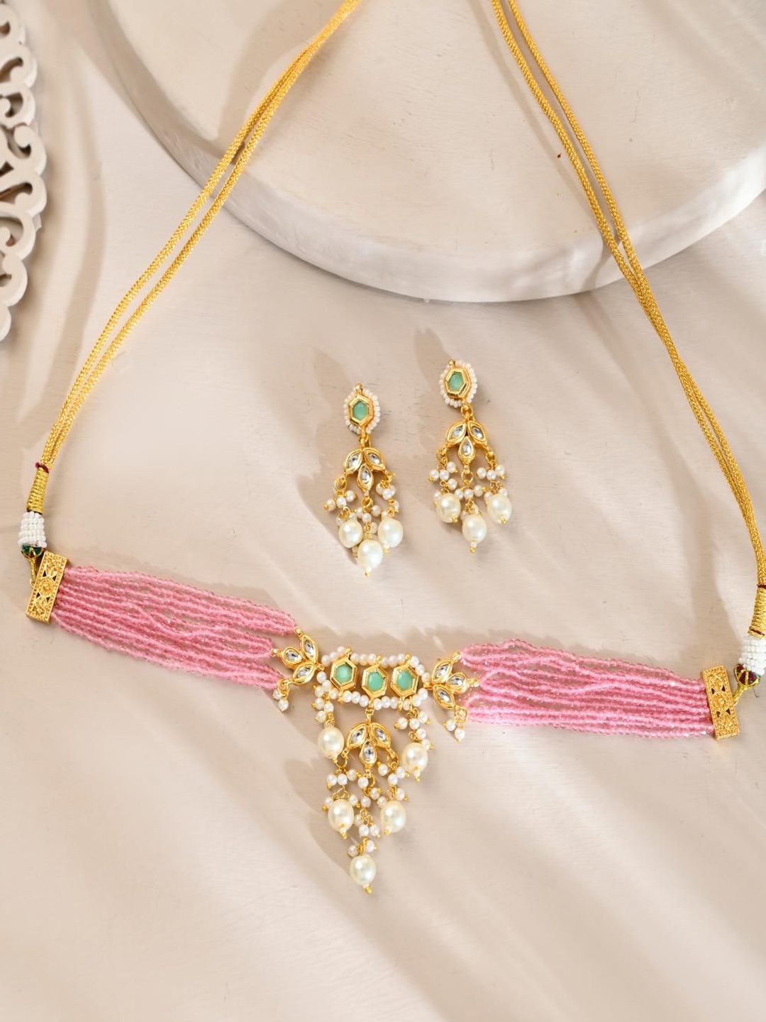

STYYO Gold-Plated Kundan Stones Studded And Pearls Beaded Jewellery Set
