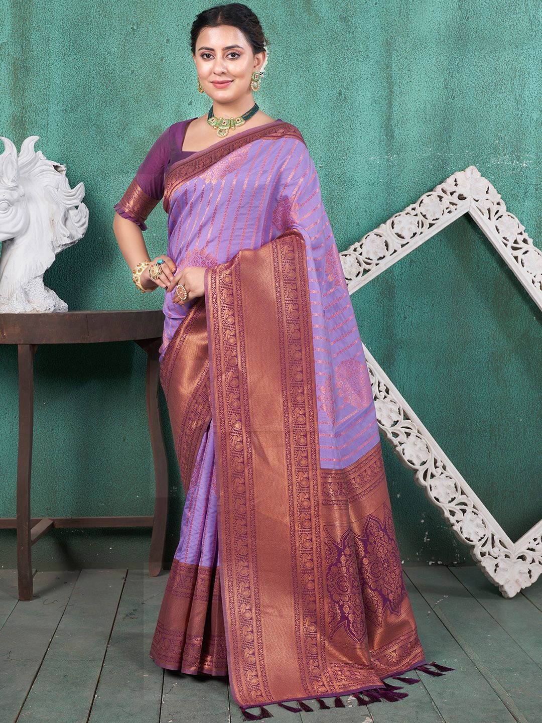 

DIVASTRI Woven Design Zari Silk Blend Kanjeevaram Saree, Lavender