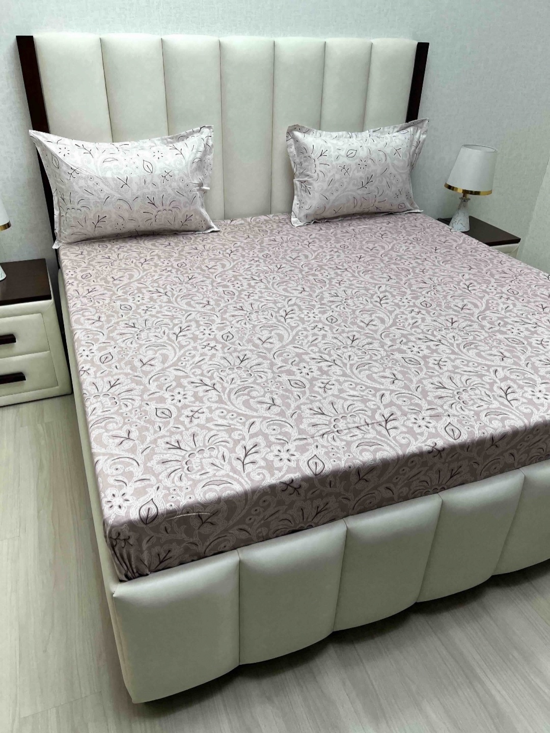 

Pure Decor Peach-Coloured & White Floral 260 TC King Bedsheet with 2 Pillow Covers