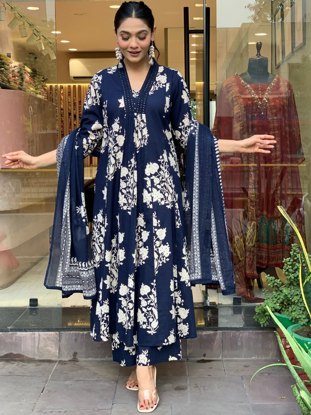 

KERI PERRY Floral Printed V-Neck Mirror Work A-Line Kurta With Palazzos And Dupatta, Navy blue