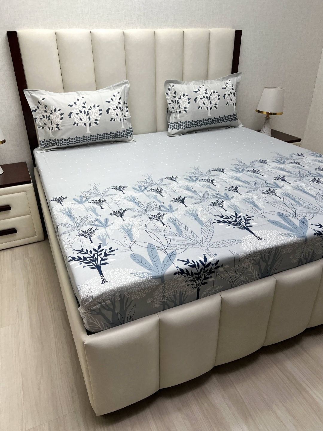 

Pure Decor Grey & White Floral Printed Cotton 220 TC King Bedsheet Set- 2.74 m x 2.74 m