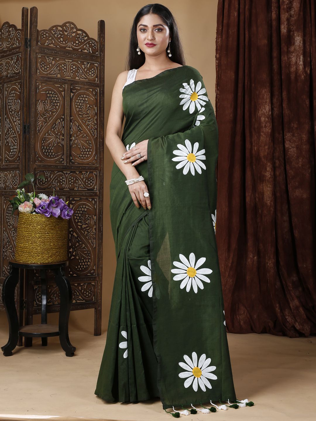 

Ruuprekha Floral Pure Cotton Khadi Saree, Green