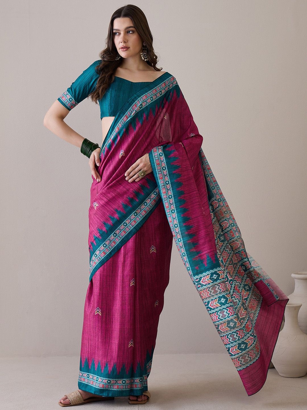 

Mitera Bagh Silk Blend Bagru Saree, Magenta