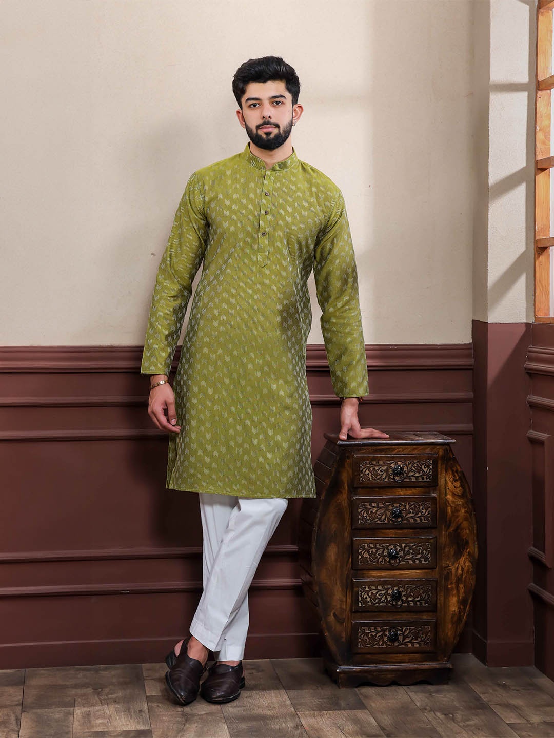 

Koshin Geometric Embroidered Mandarin Collar Thread Work Straight Kurta, Green