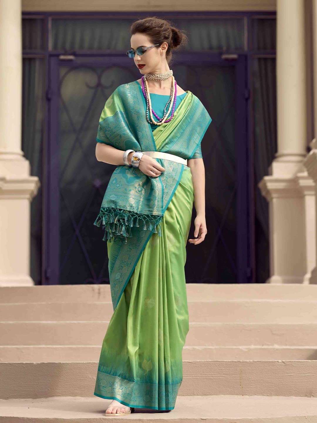 

Blissta Woven Design Zari Silk Blend Handloom Saree, Green