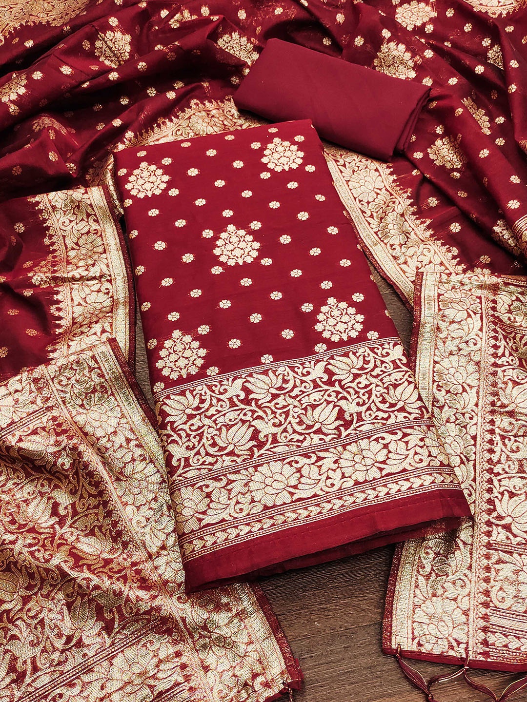 

SAINOOR Jacquard Floral Woven Design Zari Unstitched Dress Material, Maroon