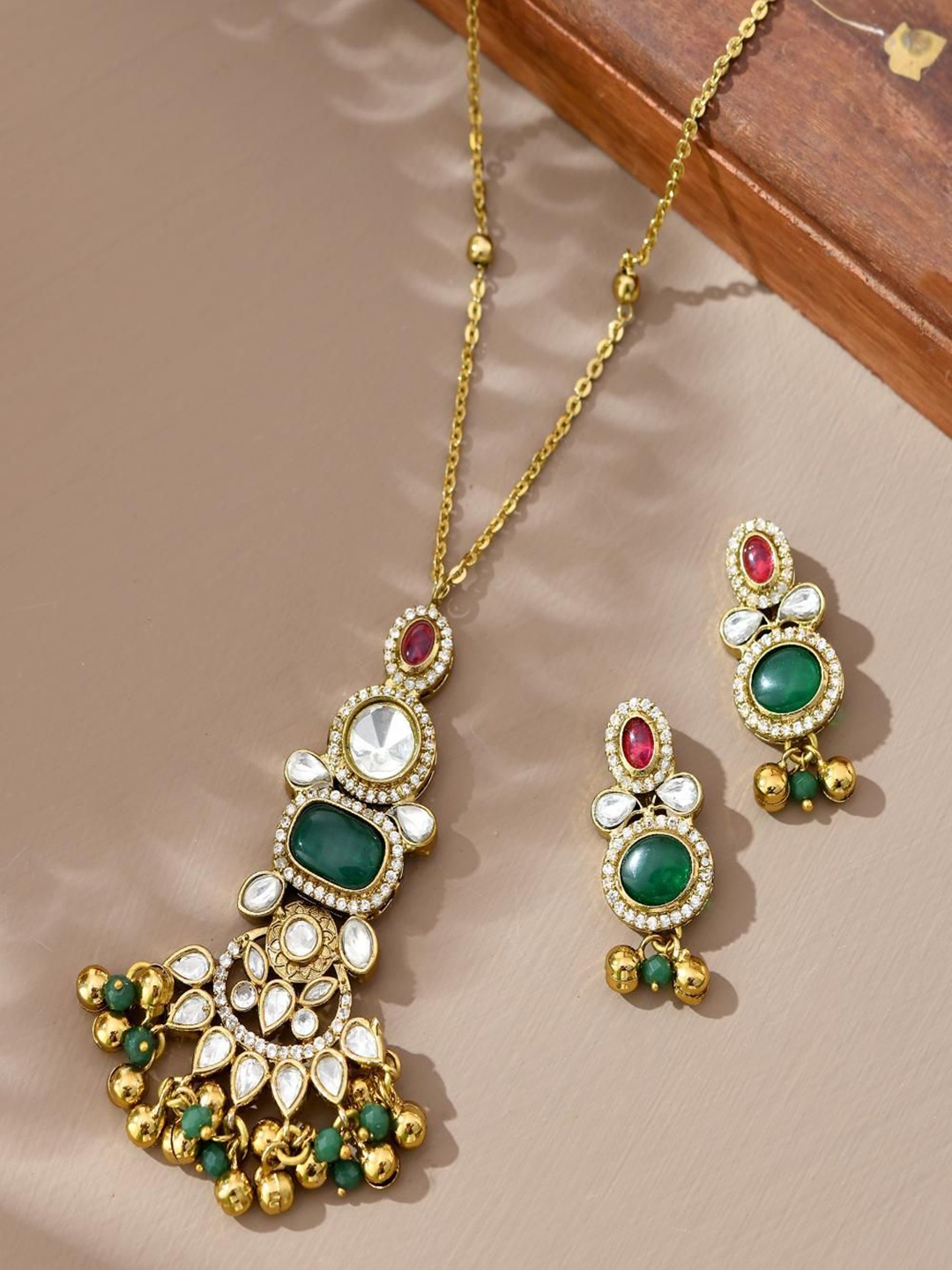 

STYYO Gold-Plated Artificial Stone Studded & Beaded Jewellery Set