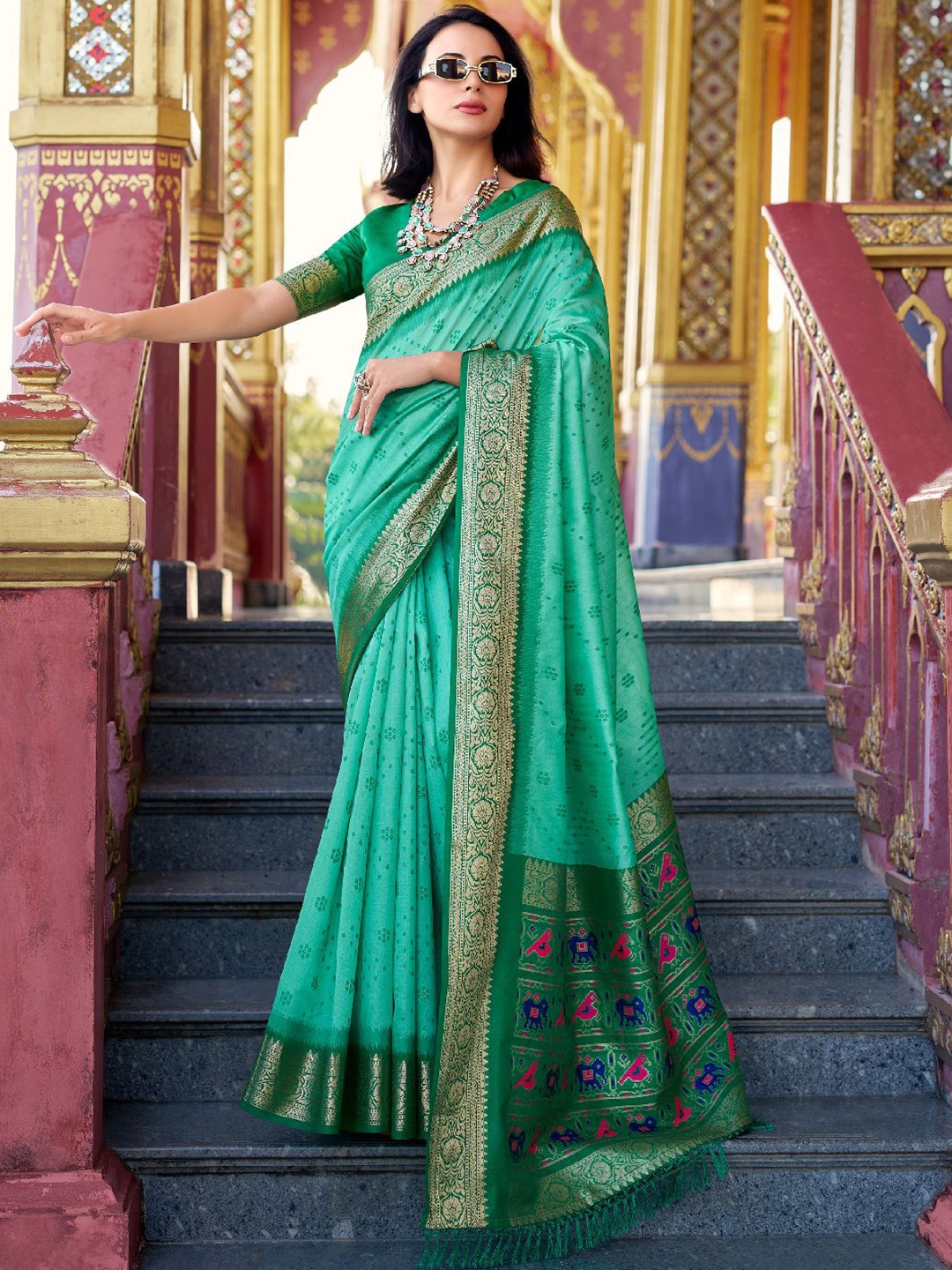 

DIVASTRI Woven Design Zari Silk Blend Tussar Saree, Green