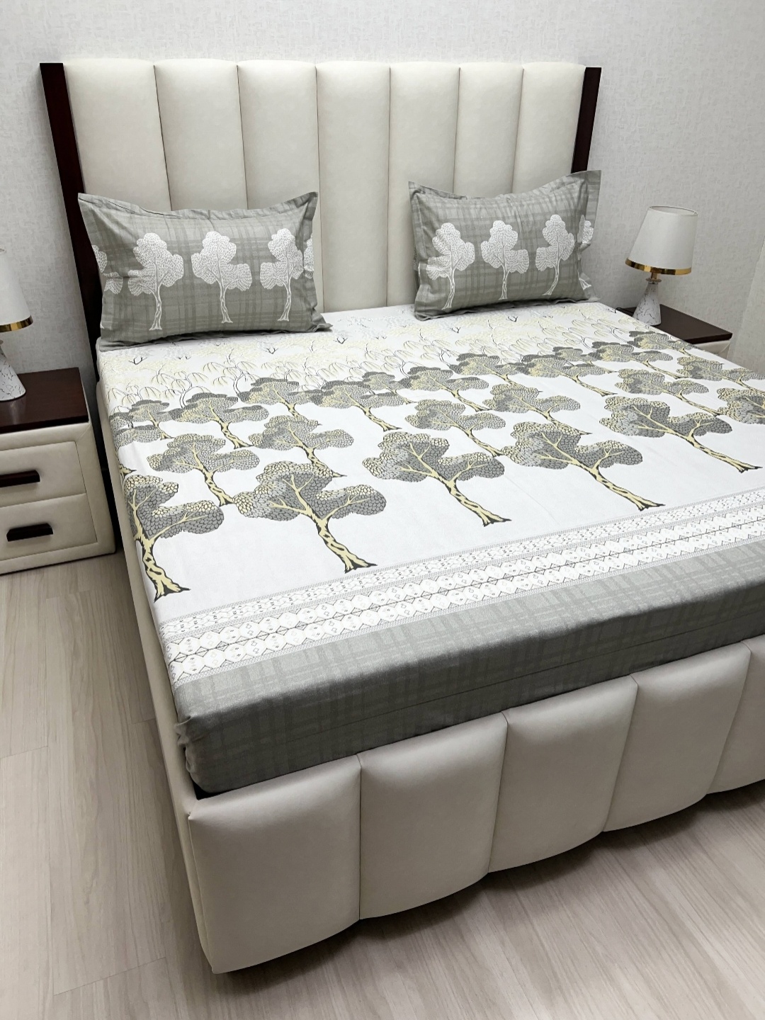 

Pure Decor Lifestyle White Printed Pure Cotton 230 TC King Bedsheet Set 2.74 m x 2.74 m, Grey