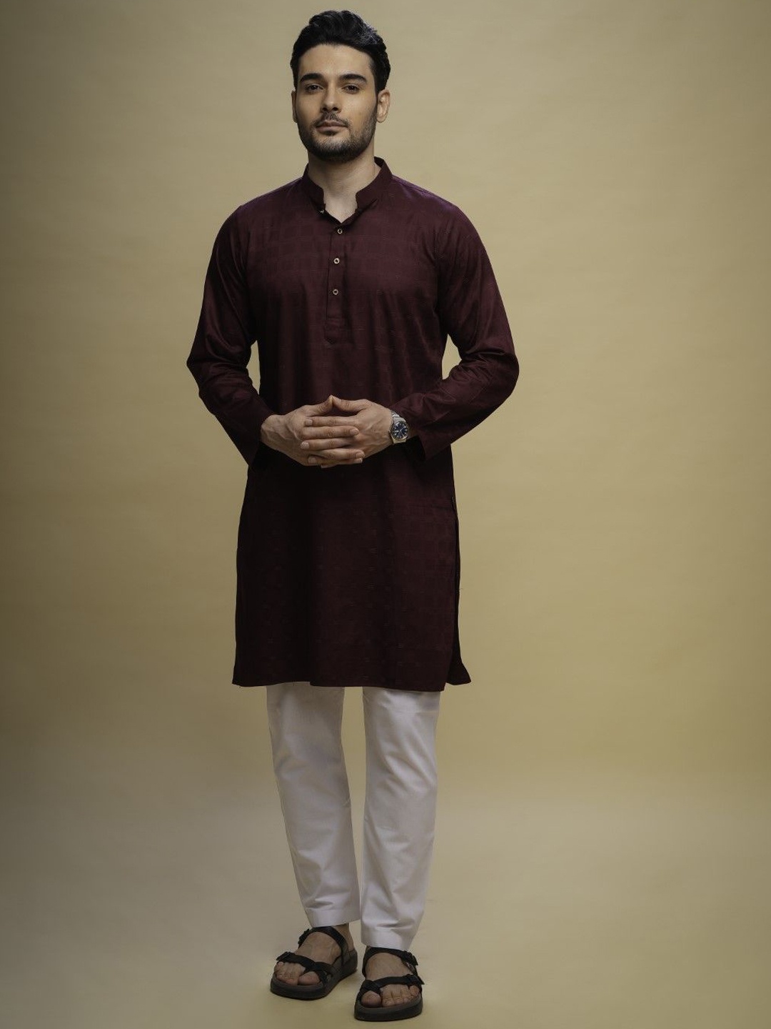 

MASHROO Mandarin Collar Straight Cotton Kurta, Maroon