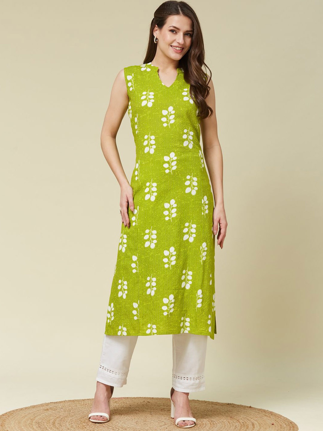 

MOKOSH Floral Printed Mandarin Collar Kantha Work Pure Cotton A-Line Kurta with Trousers, Green