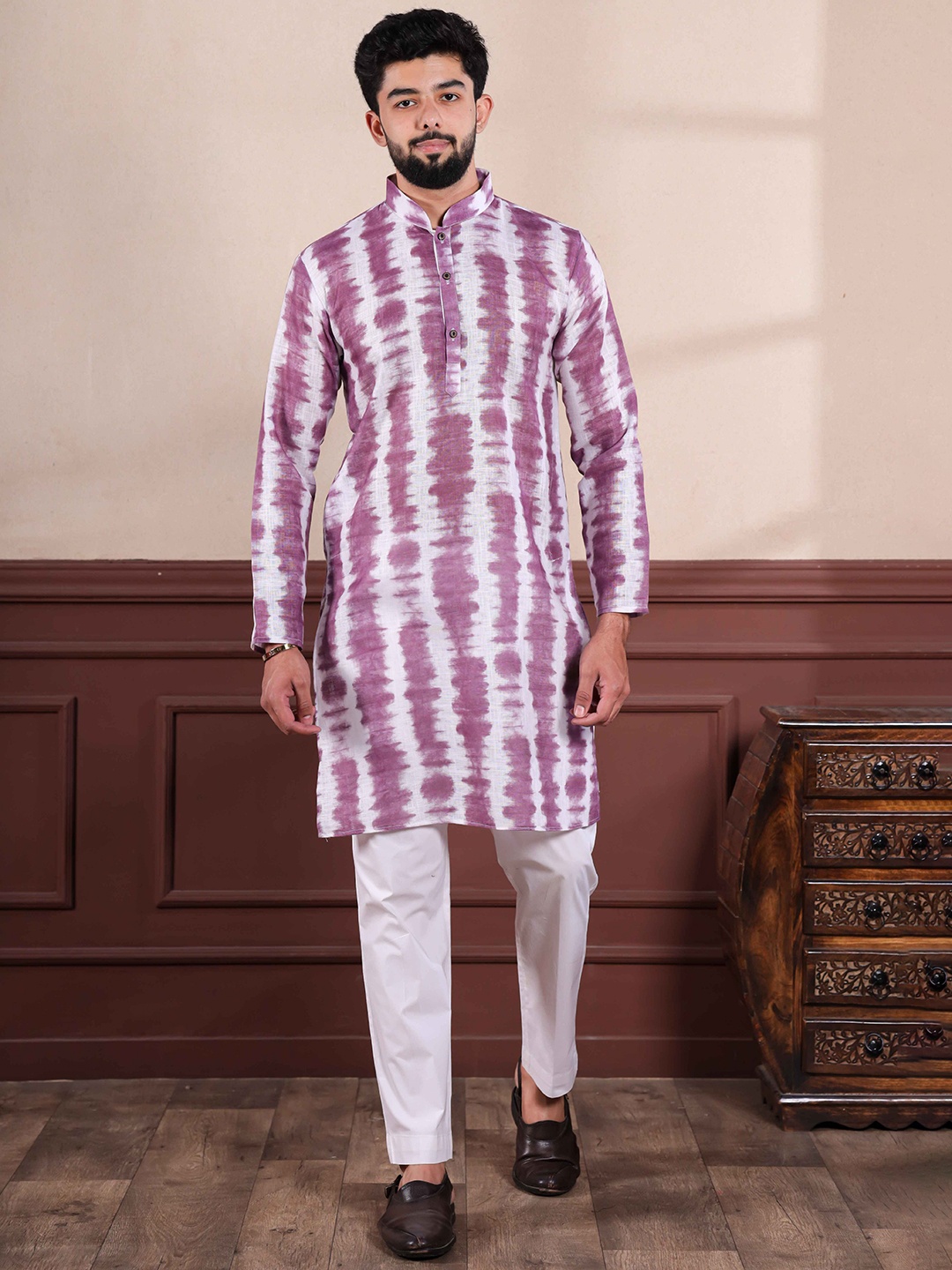 

Koshin Abstract Printed Mandarin Collar Straight Kurta, Lavender