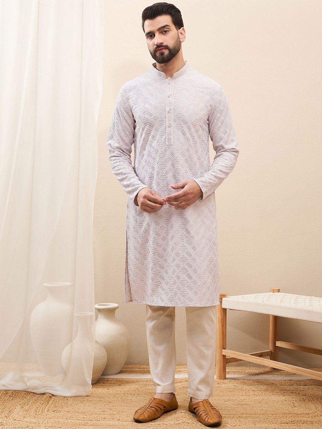 

SWAGG INDIA Geometric Embroidered Thread Work Straight Kurta, White
