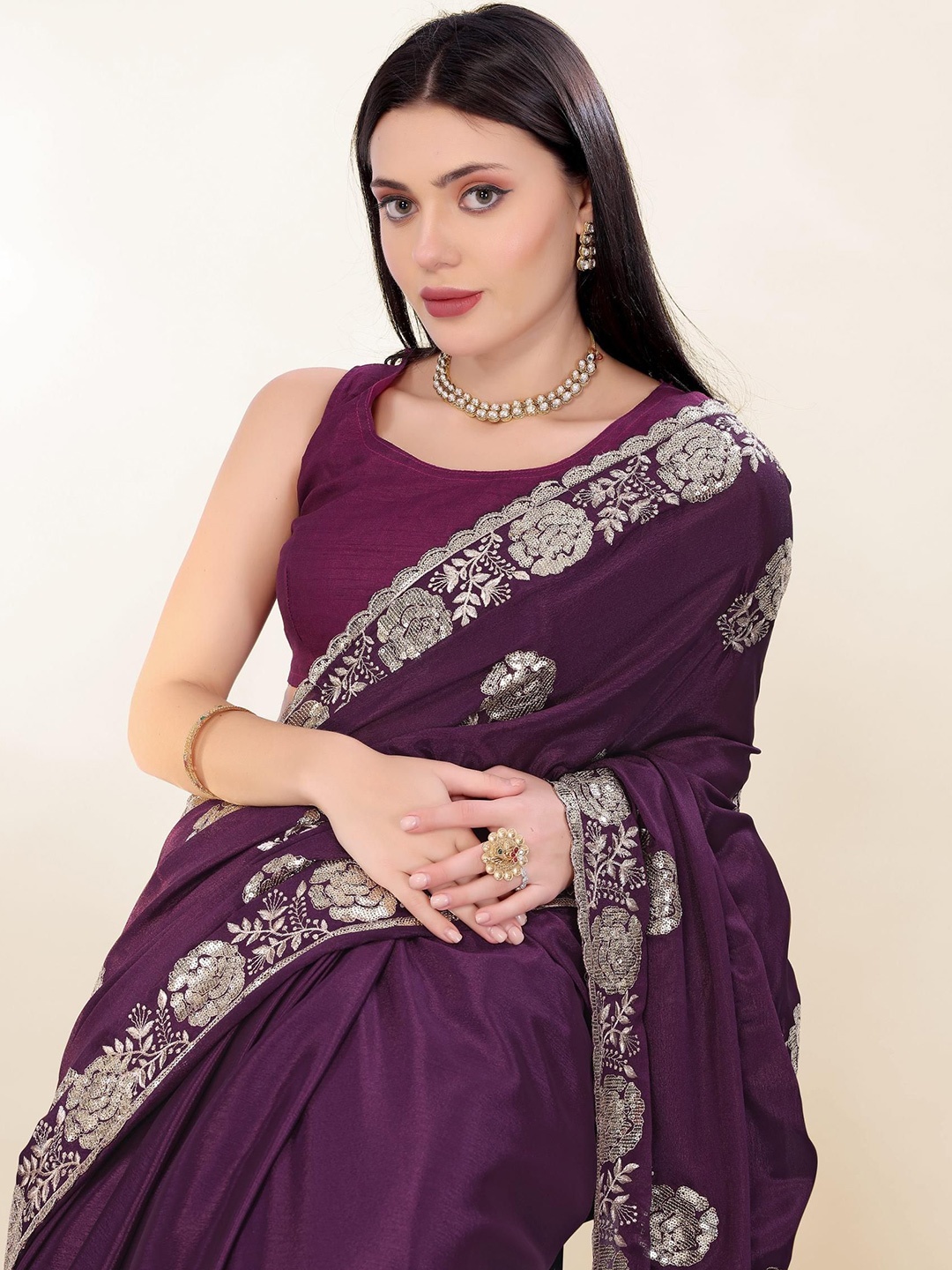 

VAIRAGEE Embellished Embroidered Saree, Purple