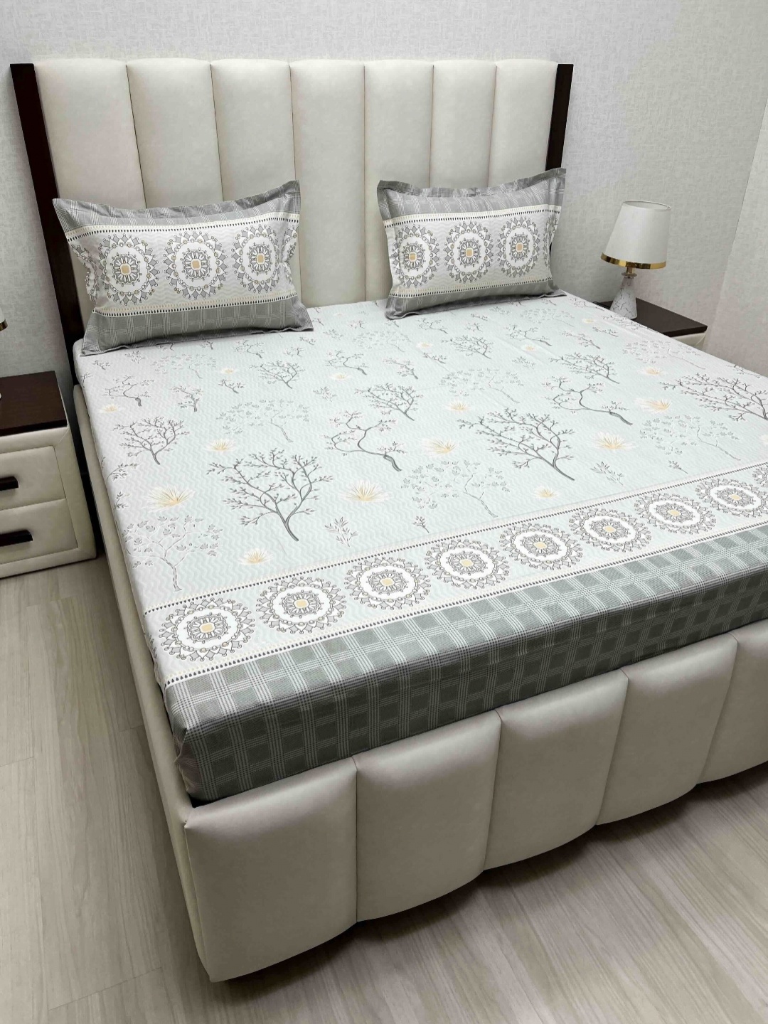 

Pure Decor Lifestyle Grey & White Printed Cotton240 TC King Bedsheet Set 2.74 m x 2.74 m