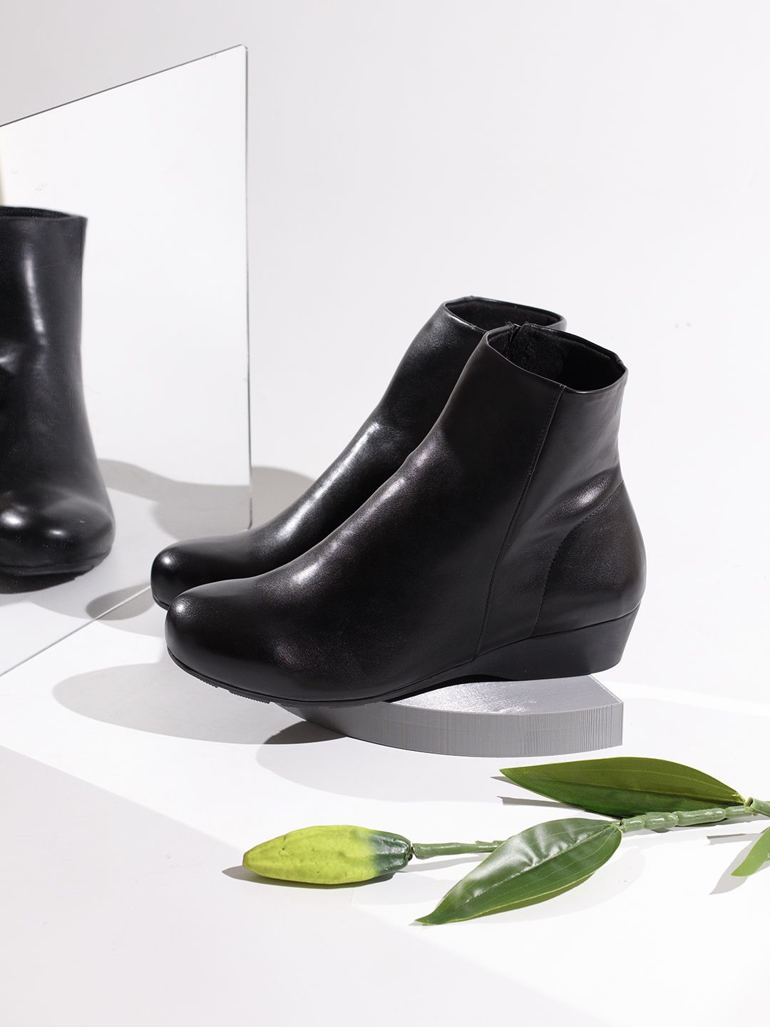 

Inc 5 Women Round Toe Wedge Heel Ankle Boots, Black