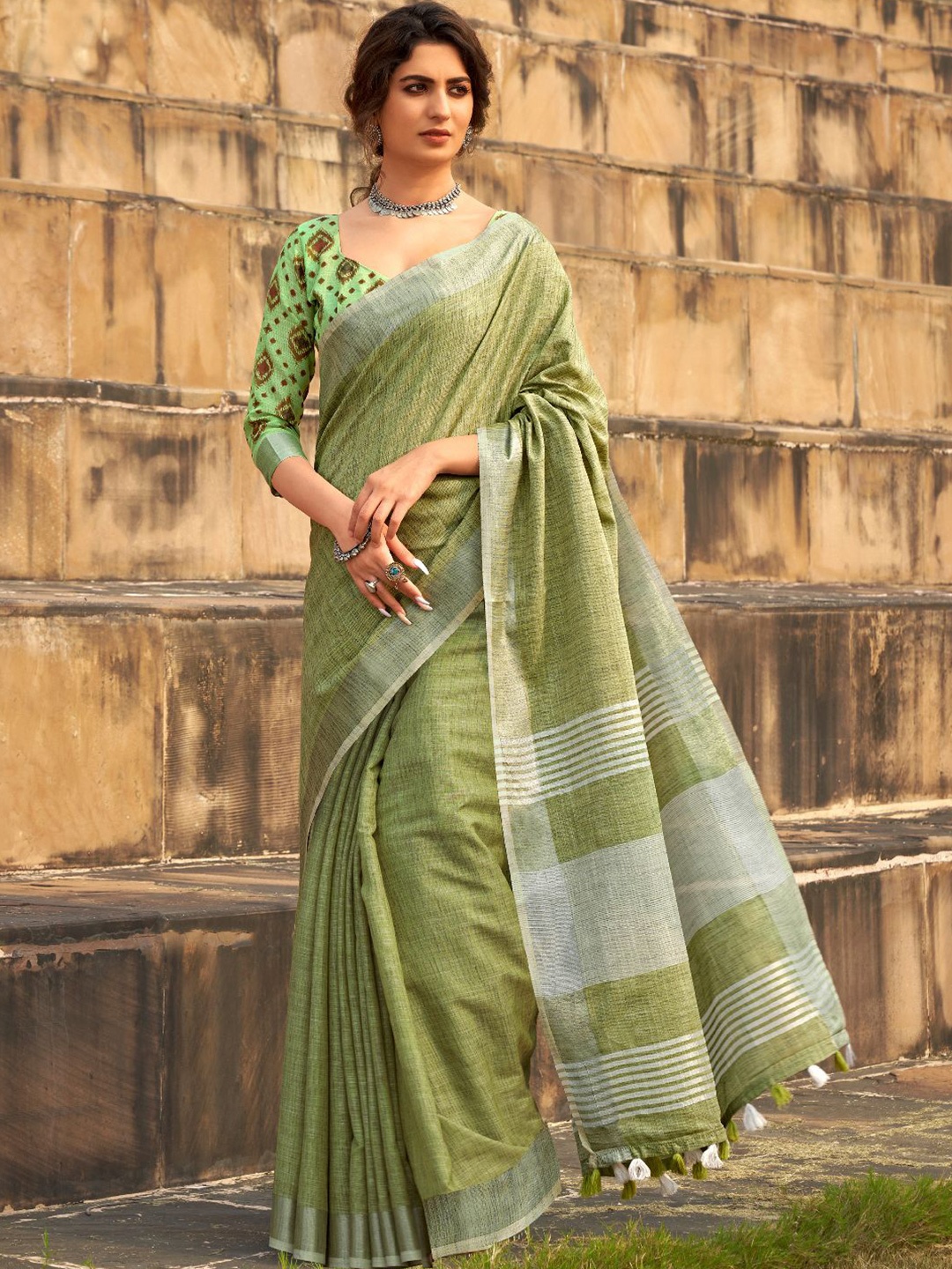 

DIVASTRI Zari Linen Blend Khadi Saree, Green