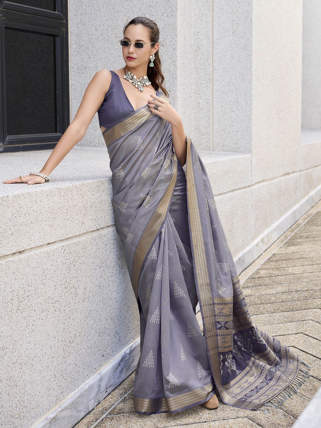 

Blissta Woven Design Zari Silk Blend Saree, Grey