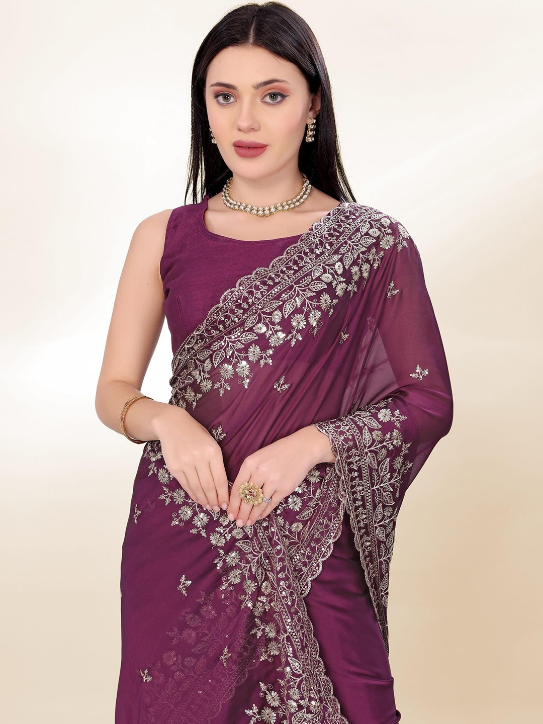 

VAIRAGEE Embellished Embroidered Saree, Purple