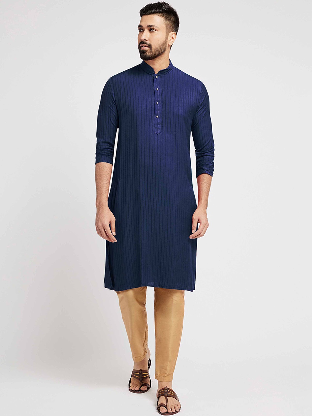 

Ethnic India Men Striped Thread Work Kurta, Navy blue