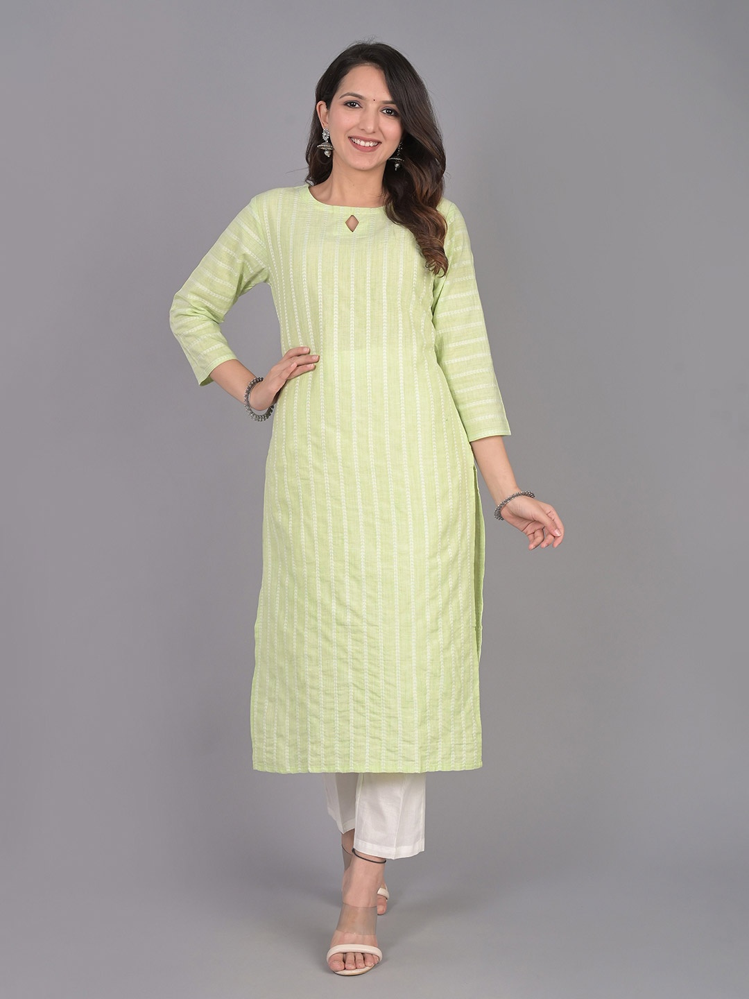 

The Hope Floral Embroidered Cotton Round Neck Straight Kurta, Green