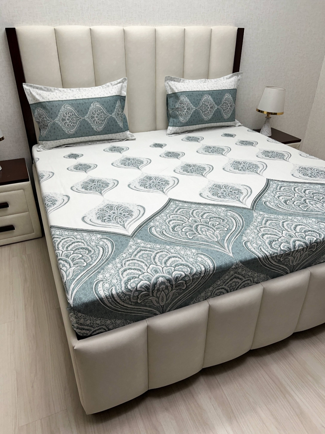 

Pure Decor Lifestyle Green & White Printed Cotton 240 TC King Bedsheet Set 2.74 m x 2.74 m