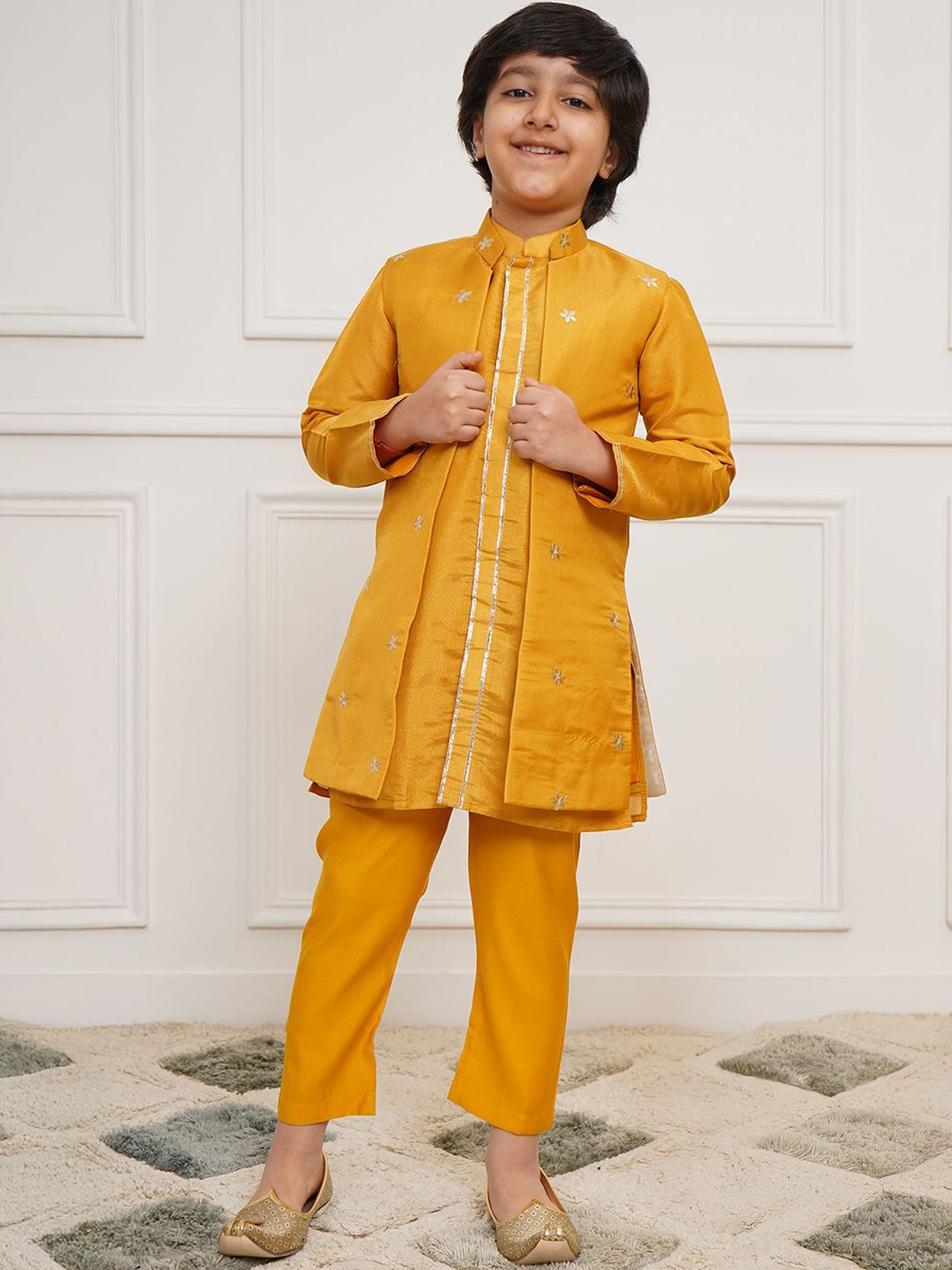 

VASTRAMAY Boys Floral Embroidered Mandarin Collar Straight Kurta With Pyjama & Jacket, Mustard