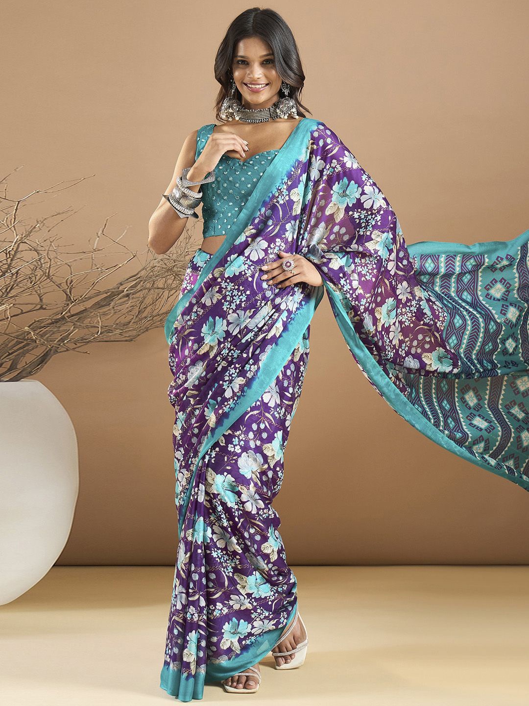 

Mitera Floral Pure Georgette Saree, Purple