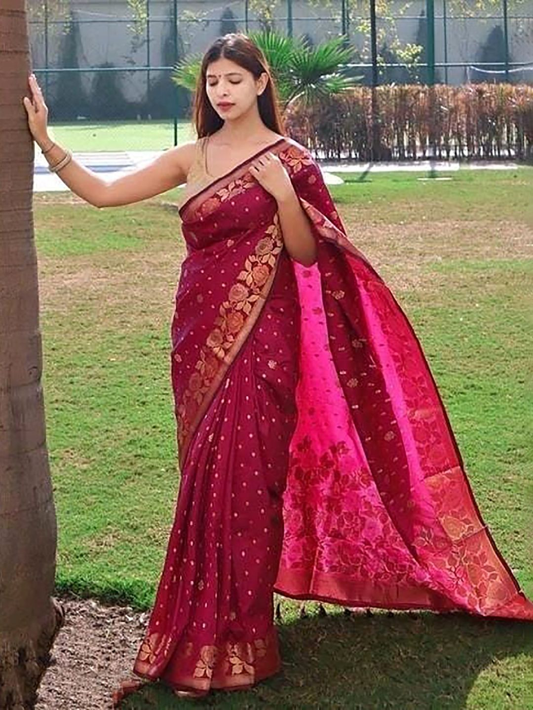 

Mitera Woven Design Zari Silk Blend Banarasi Saree, Pink