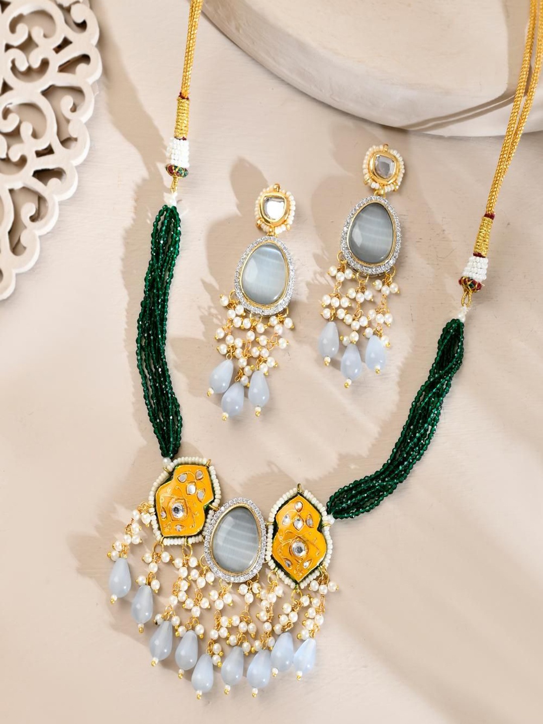 

STYYO Gold-Plated Kundan Stones Studded And Pearls Beaded Jewellery Set