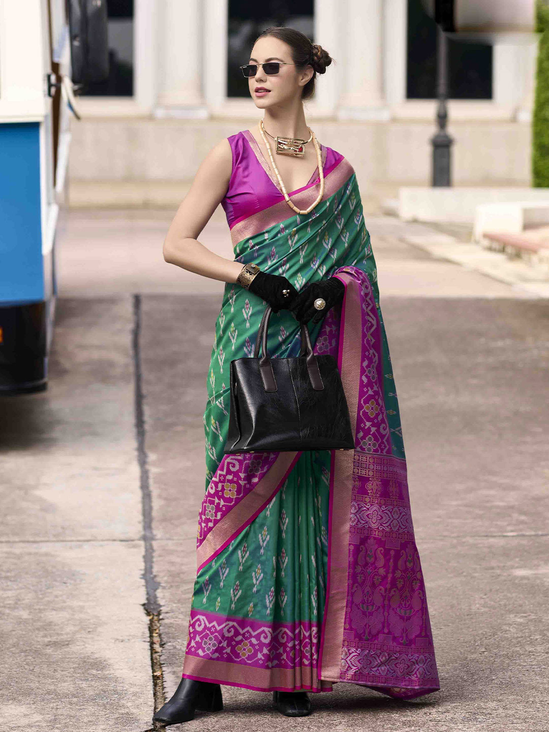 

Blissta Woven Design Zari Silk Blend Handloom Saree, Green