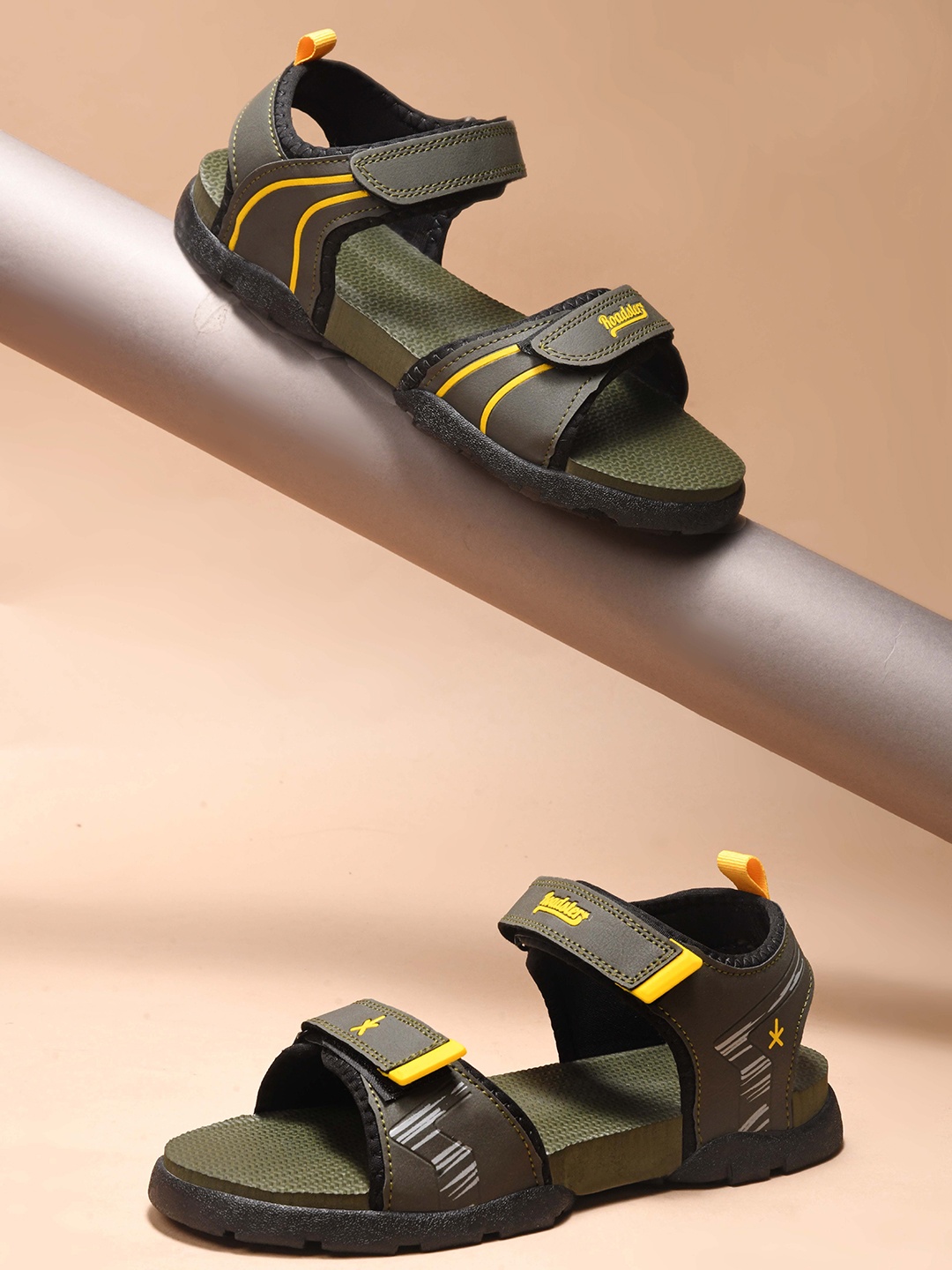 

The Roadster Lifestyle Co Men Textured Sports Sandals, Grey