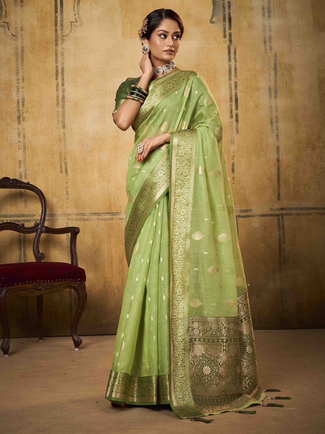

KIMISHA Woven Design Zari Silk Blend Saree, Green