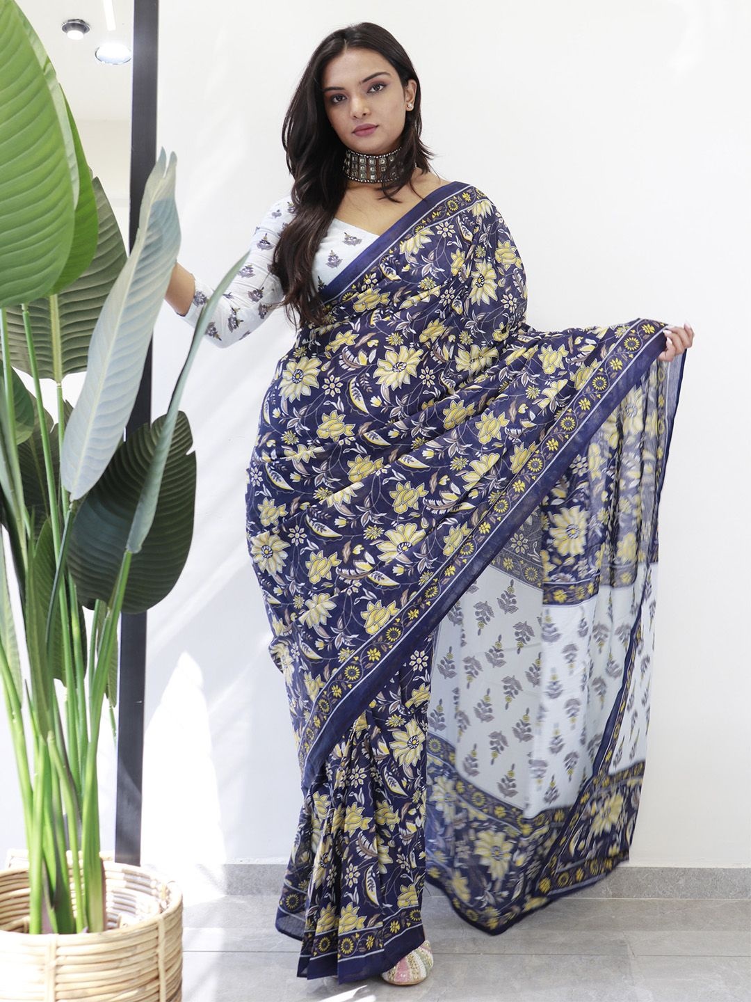 

Anouk Rustic Floral Bagru Saree, Navy blue