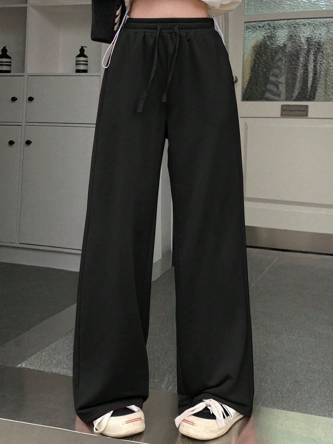 

dockstreet Women Relaxed-Fit Pure Cotton Mid Rise Track Pants, Black