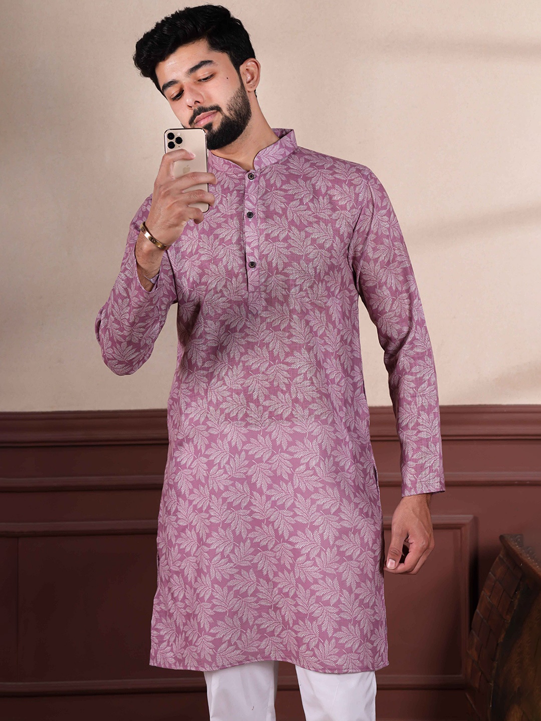 

Koshin Floral Printed Linen Mandarin Collar Straight Kurta With Pyjamas, Purple