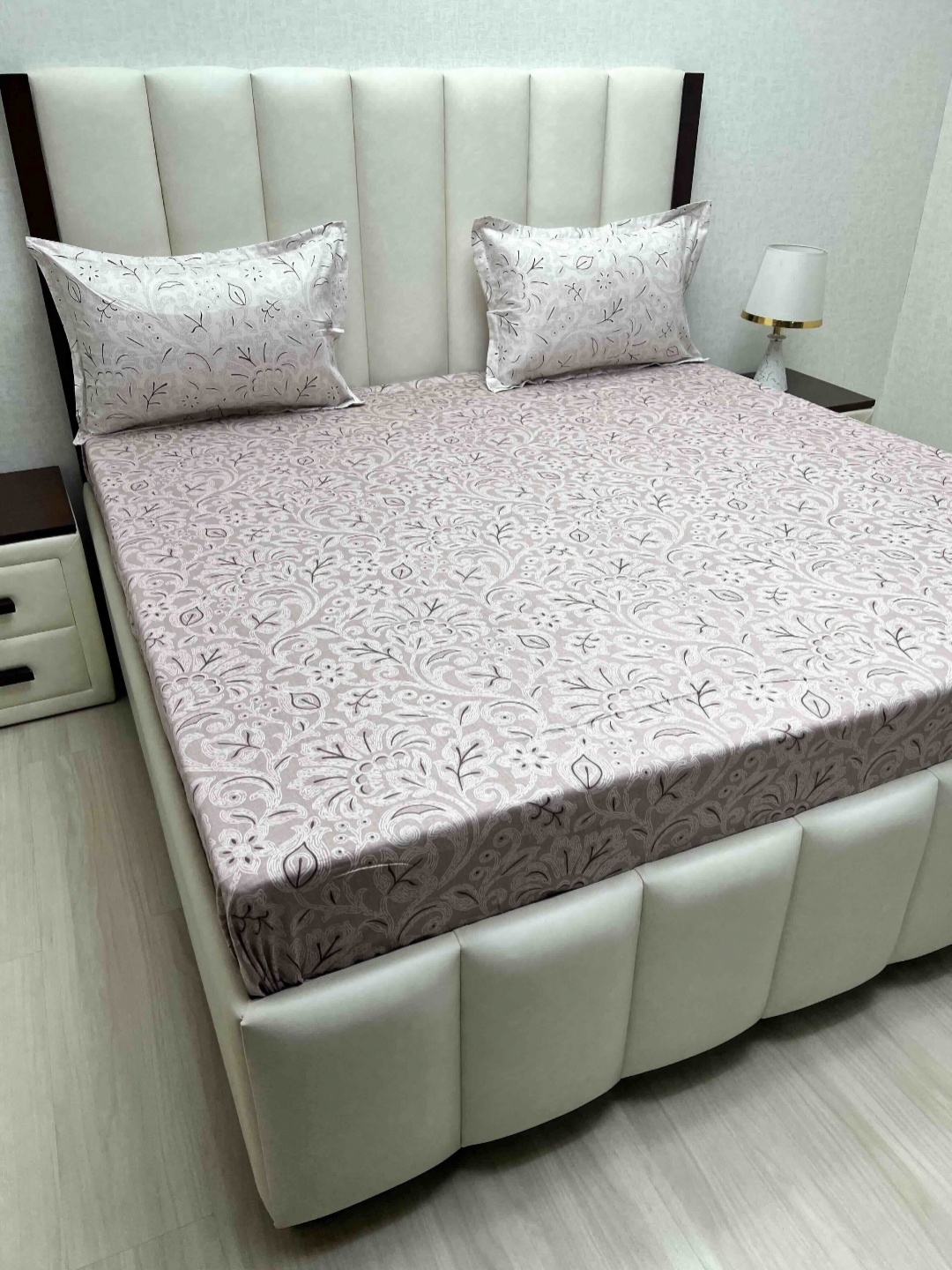 

Pure Decor Peach-Coloured & White Floral King Bedsheet with 2 Pillow Covers