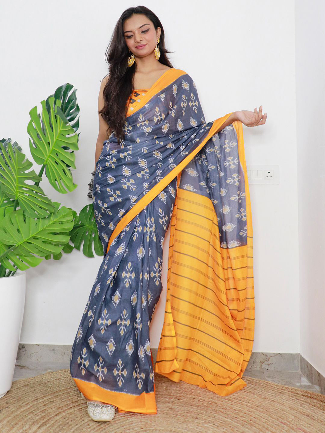

Mitera Floral Ikat Saree, Grey