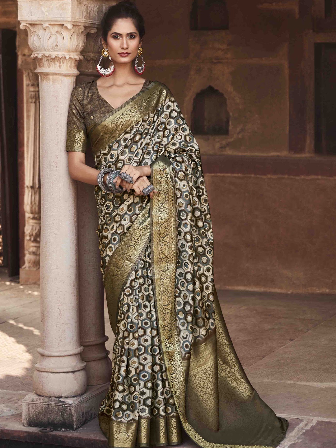 

KIMISHA Woven Design Zari Silk Blend Saree, Brown