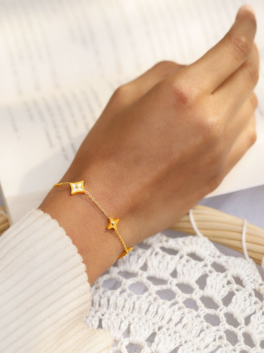 

Rubans Voguish 18K Gold Plated StainlessSteel TarnishFree Waterproof Floral Charm Bracelet