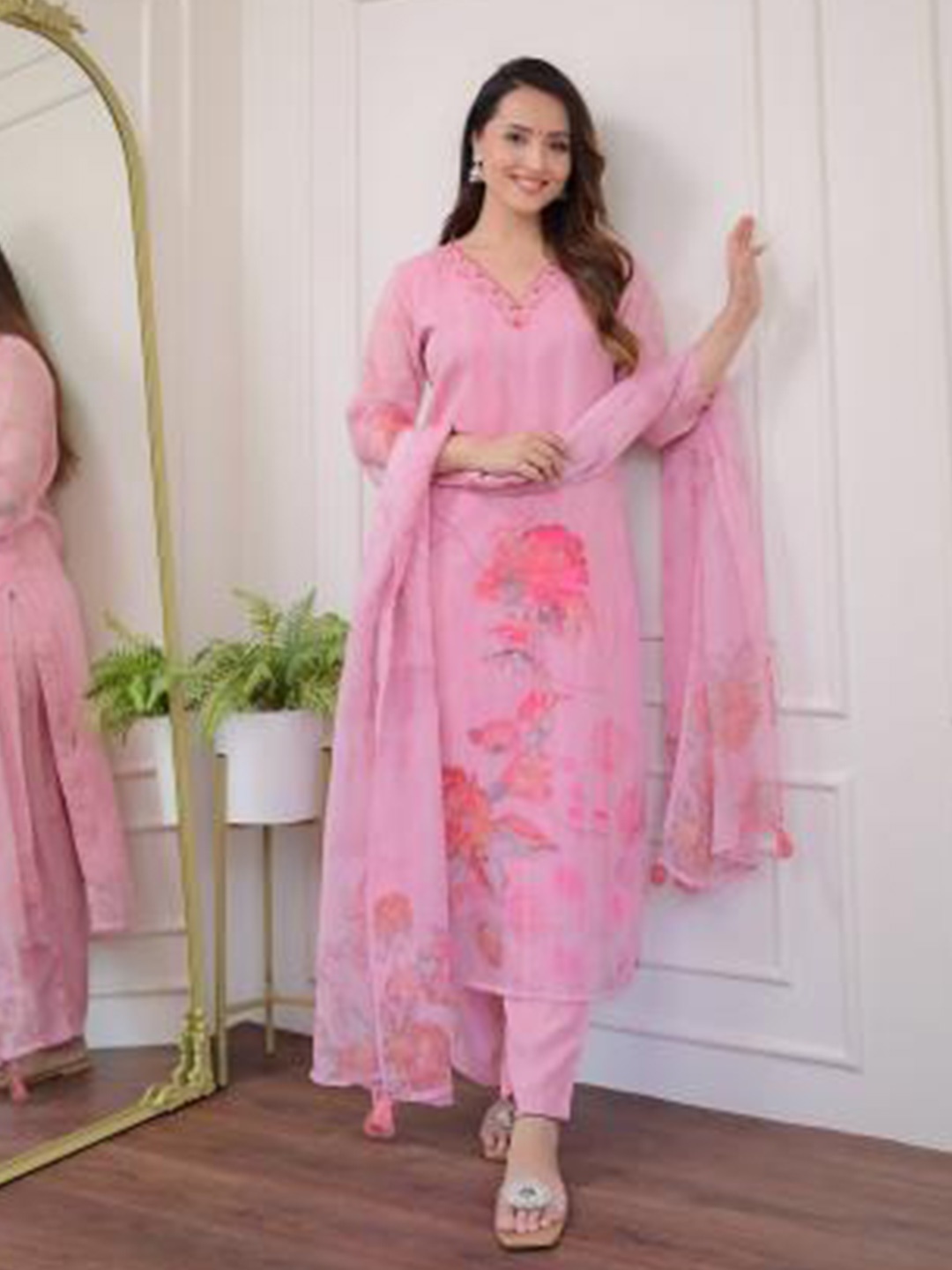 

Moda Rapido Women Floral Embroidered Regular Thread Work Kurta with Trousers & With Dupatta, Pink