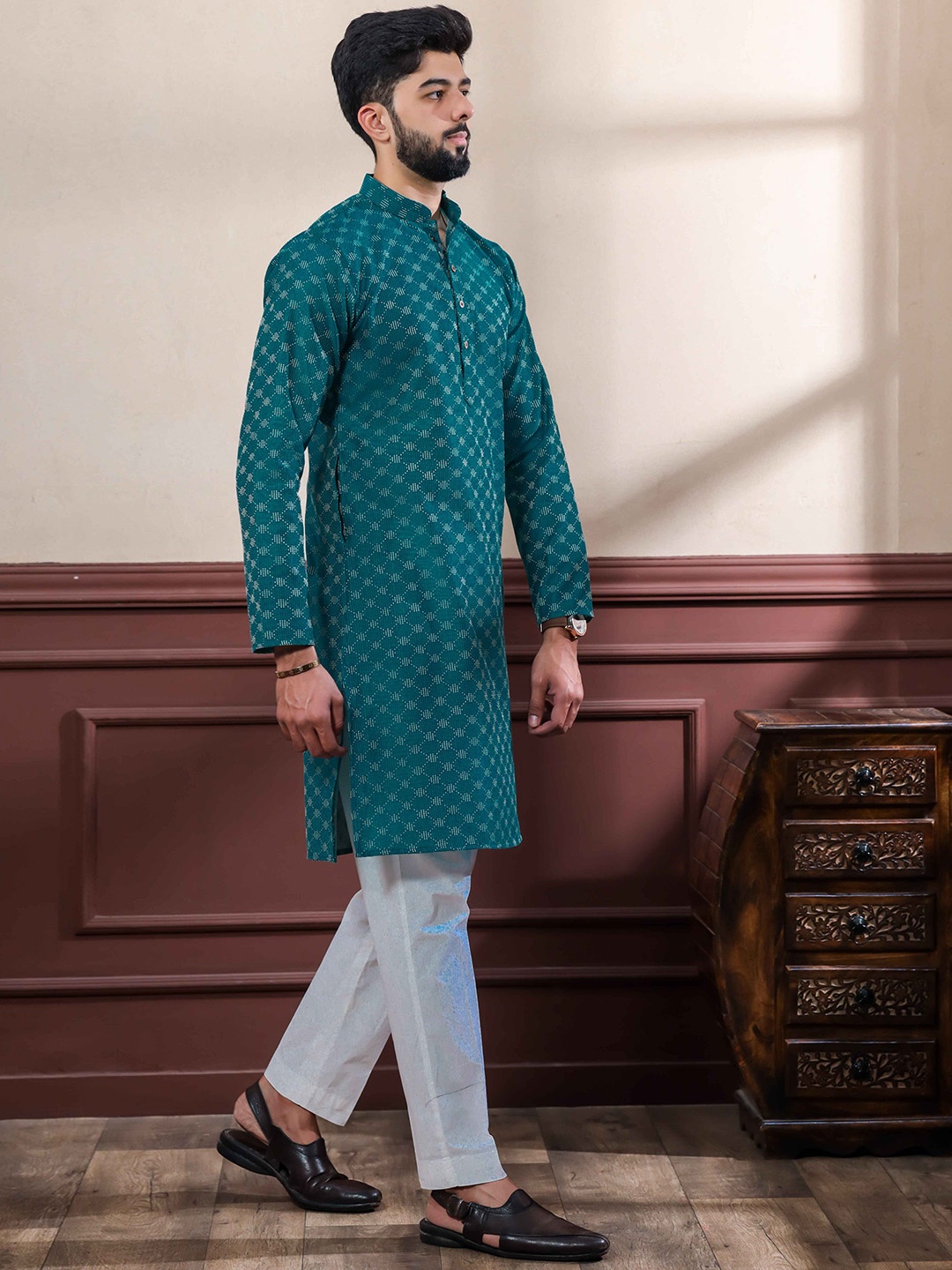 

Koshin Geometric Embroidered Mandarin Collar Thread Work Straight Kurta, Teal