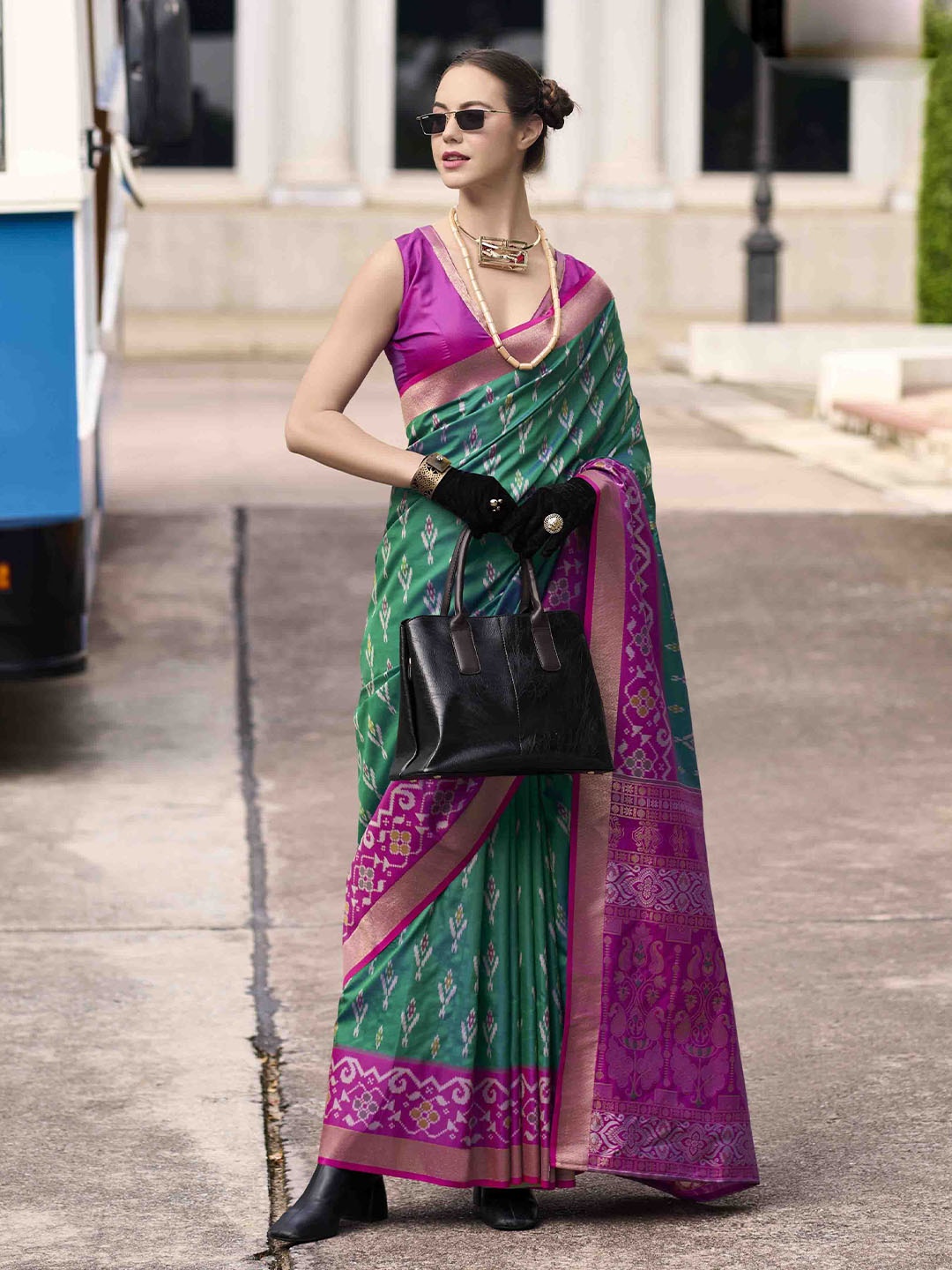 

KIMISHA Floral Silk Blend Saree, Green