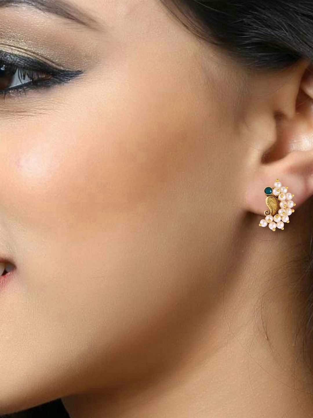 

DIVASTRI Gold-Plated Pearls Contemporary Studs