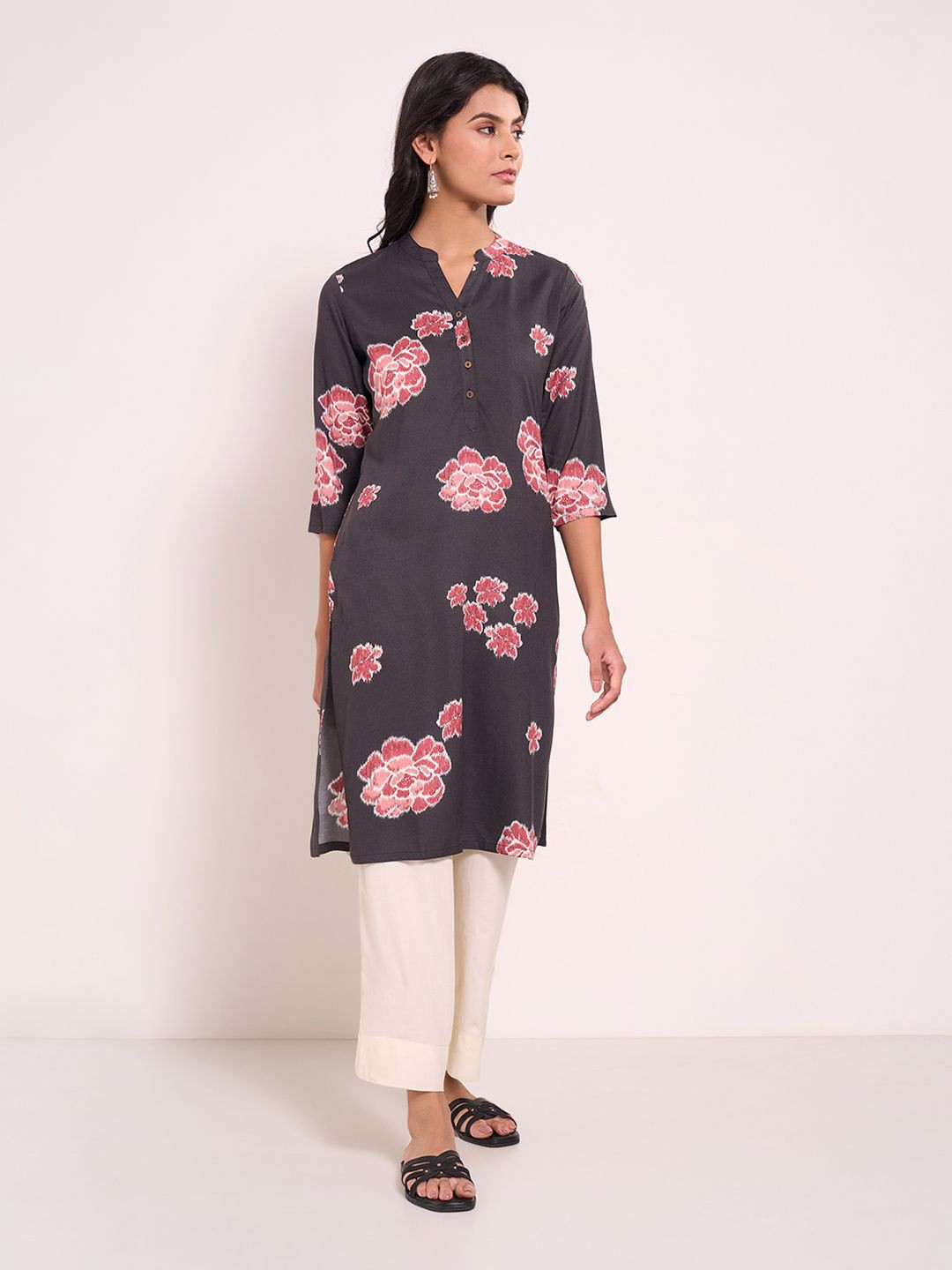 

RANGMANCH BY PANTALOONS Floral Printed Mandarin Collar Straight Kurta, Brown