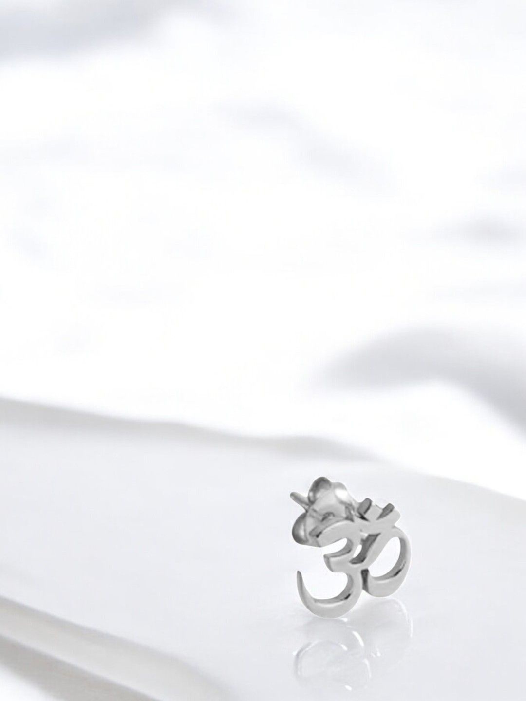 

Goldnera Men Sterling Silver OM Contemporary Shaped Stud