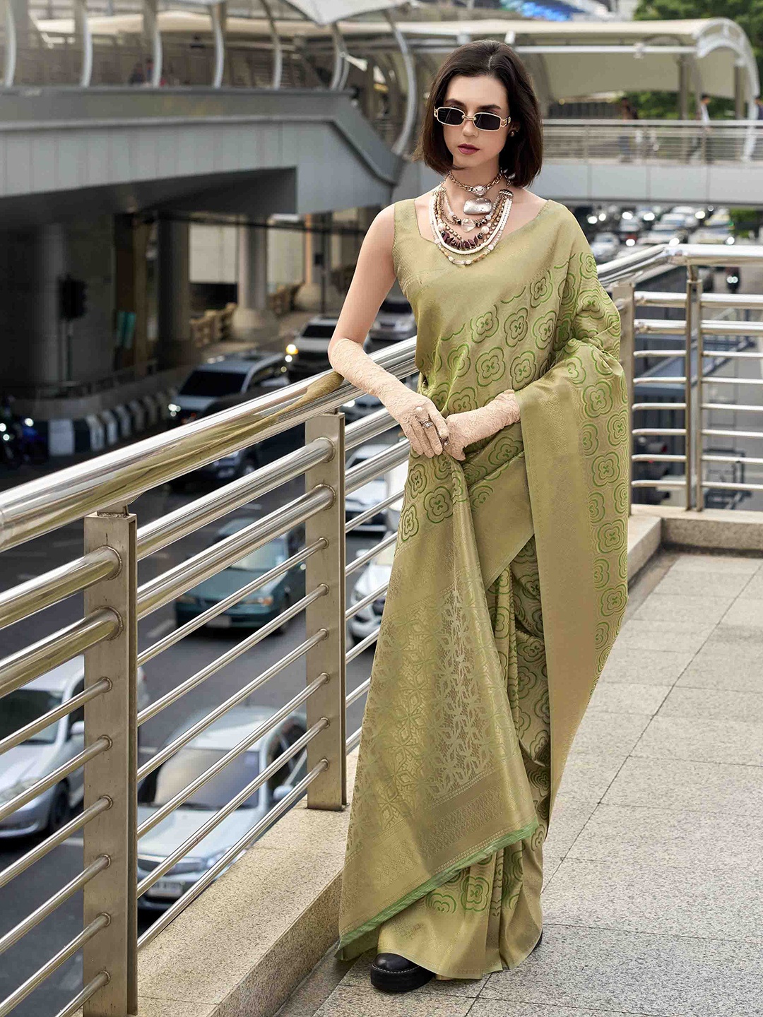 

Mitera Zari Silk Blend Handloom Kanjeevaram Saree, Green