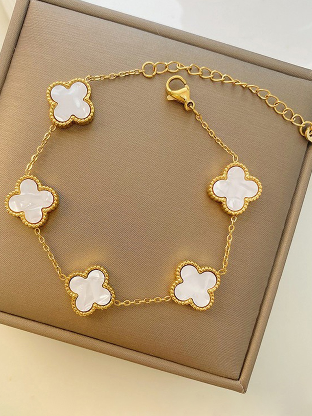 

DressBerry Stainless Steel Gold Plated Stones Studded Anti Tarnish Clover Jewellery Set